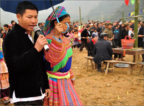 Enjoying Gau Tao festival of Mong ethnic minority group